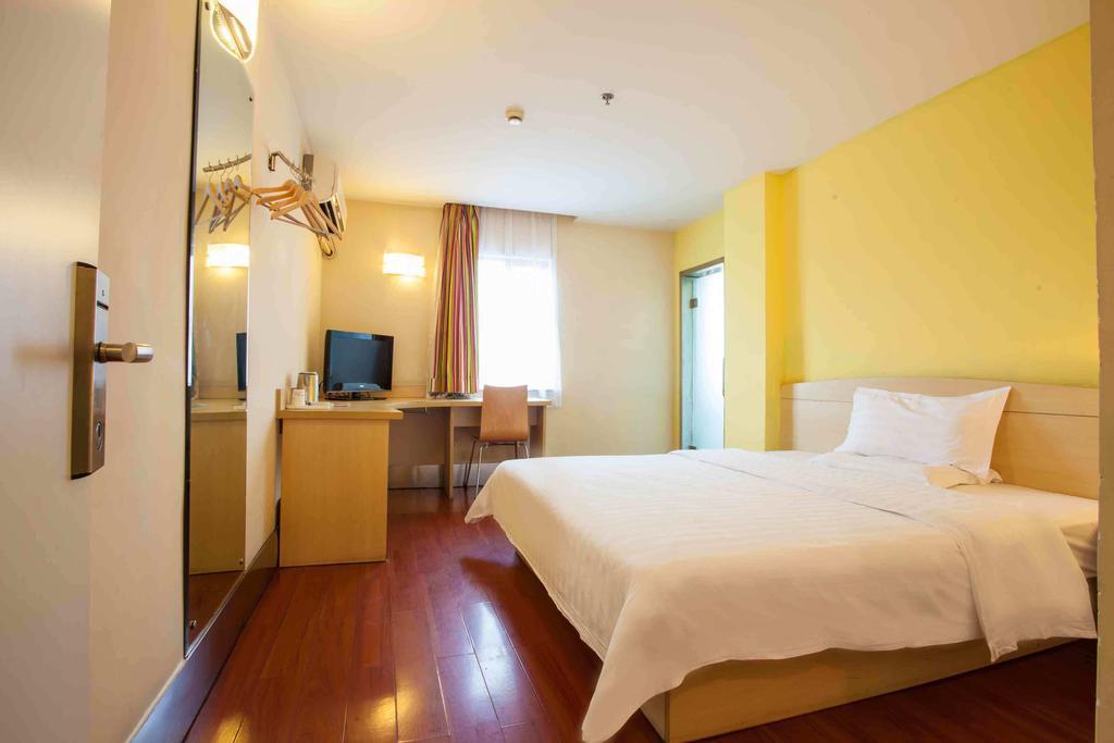 7Days Inn Beijing Railway Station Guangqu Gate Metro Station Pequim Exterior foto
