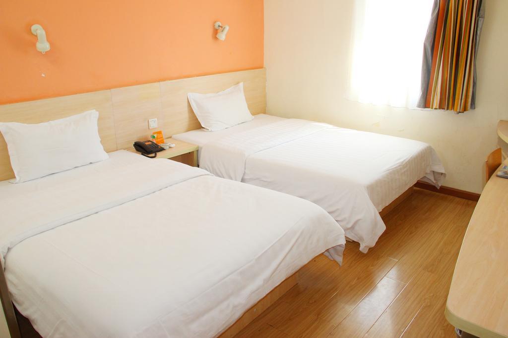 7Days Inn Beijing Railway Station Guangqu Gate Metro Station Pequim Exterior foto