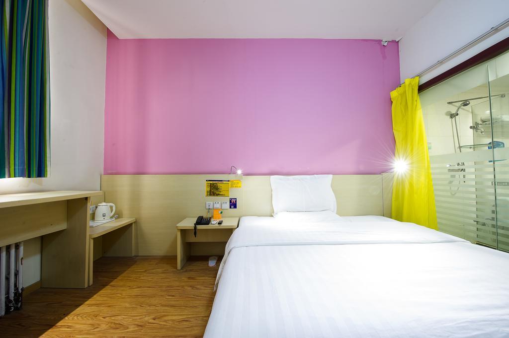 7Days Inn Beijing Railway Station Guangqu Gate Metro Station Pequim Quarto foto
