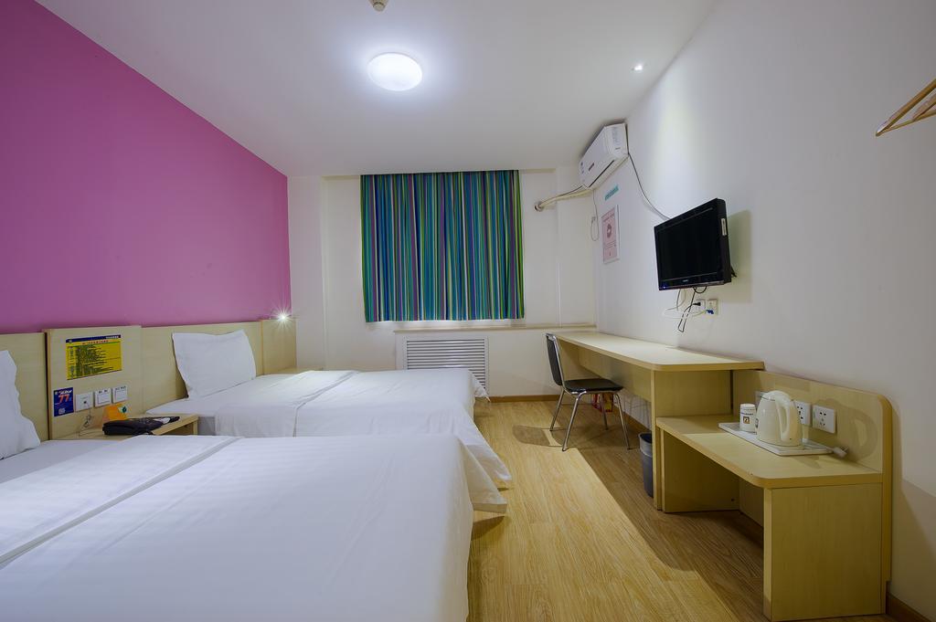 7Days Inn Beijing Railway Station Guangqu Gate Metro Station Pequim Exterior foto